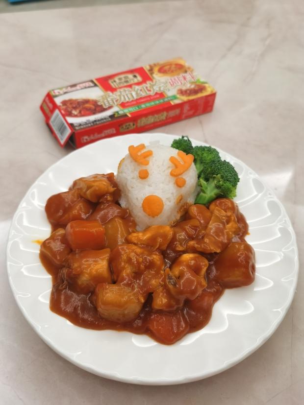 黑椒鸡丁甜辣八爪鱼红烧猪蹄肉汤拌饭，美食的诱惑与体验