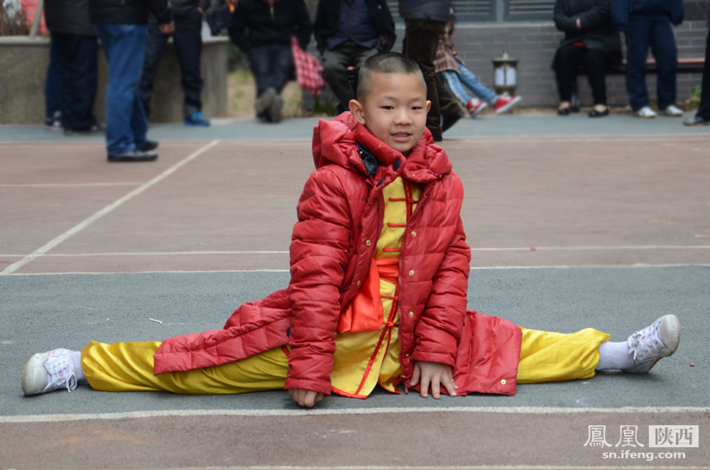 8岁男孩惊艳全场，醉拳迎新春