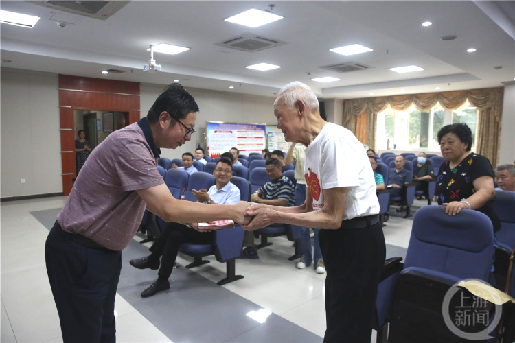 九旬老党员临终抉择，最后的‘特殊党费’震撼人心！