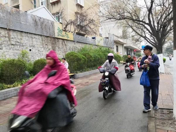 济南这场倒春寒为何如此强烈？专家揭秘背后真相，市民直呼冻得受不了！