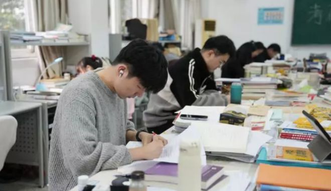 名校大学生为何抛弃留学？背后真相令人震惊！